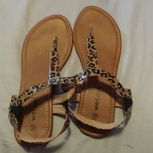 Super cute cheetah print slip on sandals size 9